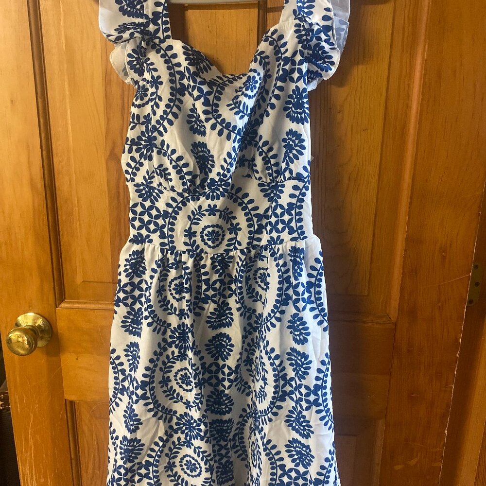 BLUE AND WHITE, COTTON, SUN DRESS, WITH TIE OPEN BACK, GREAT FOR A SUMMER PARTY,